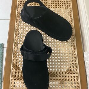 UGG GOLDENSTAR CLOG. WOMENS